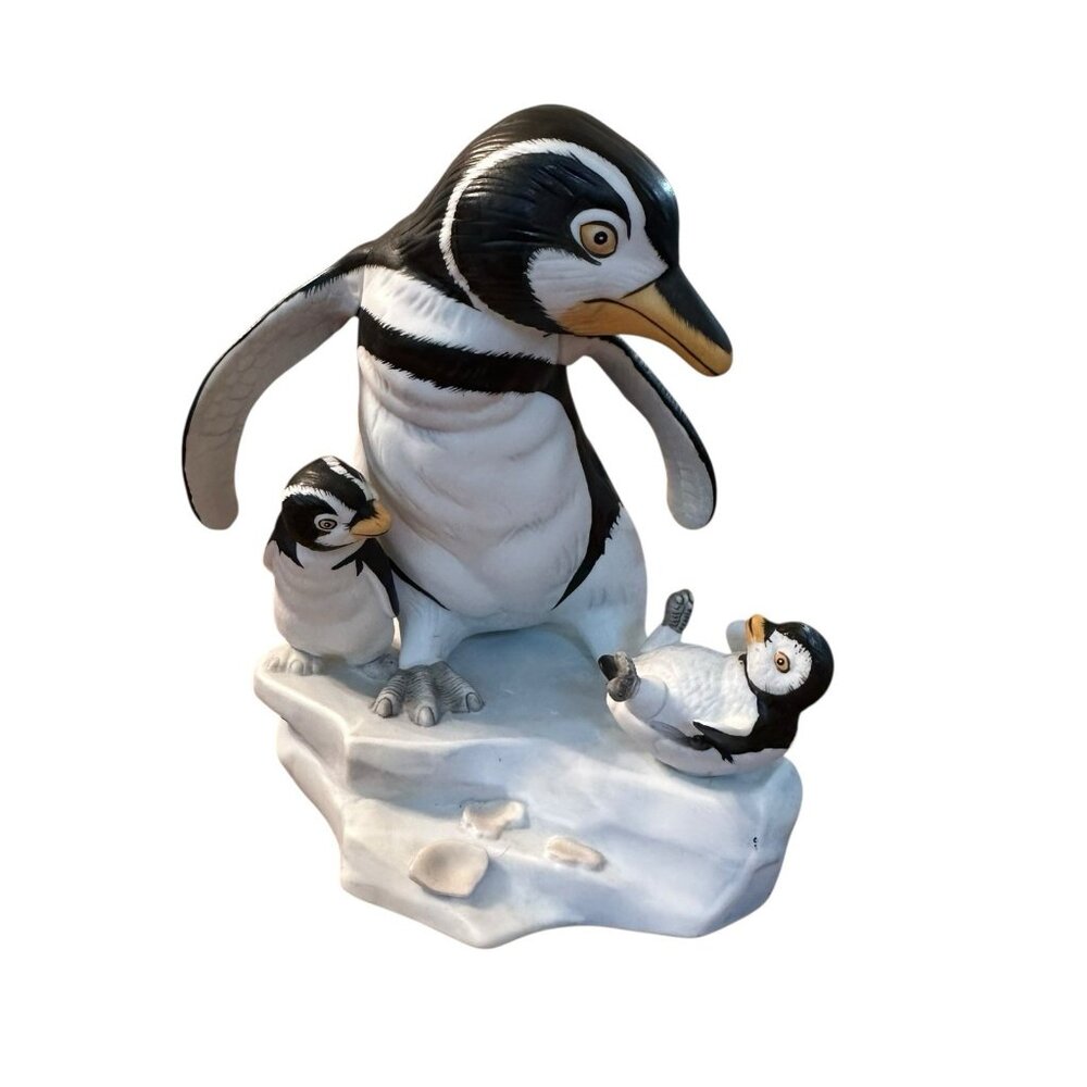 Franklin Mint Penguin Figurine Wow Michelle Emblem Hand Painted Porcelain 1987‎